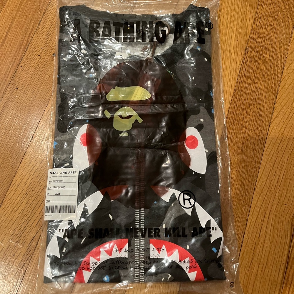 BAPE space camo shark Tee in black (glow in the dark) NWT
